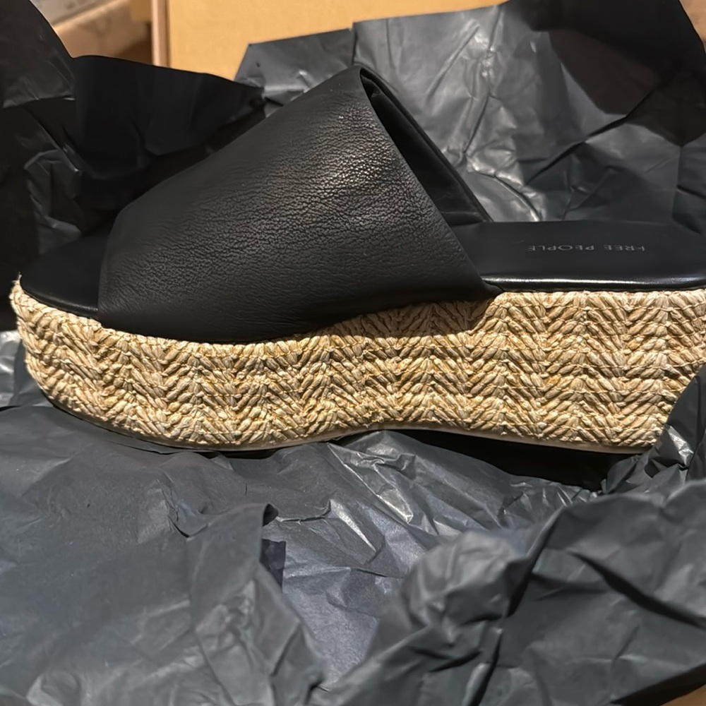 Harbor Raffia flatworm by free people